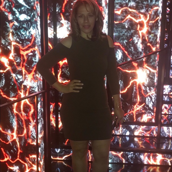 Halogen Cold-Shoulder Body-Con dress - Picture 5 of 5